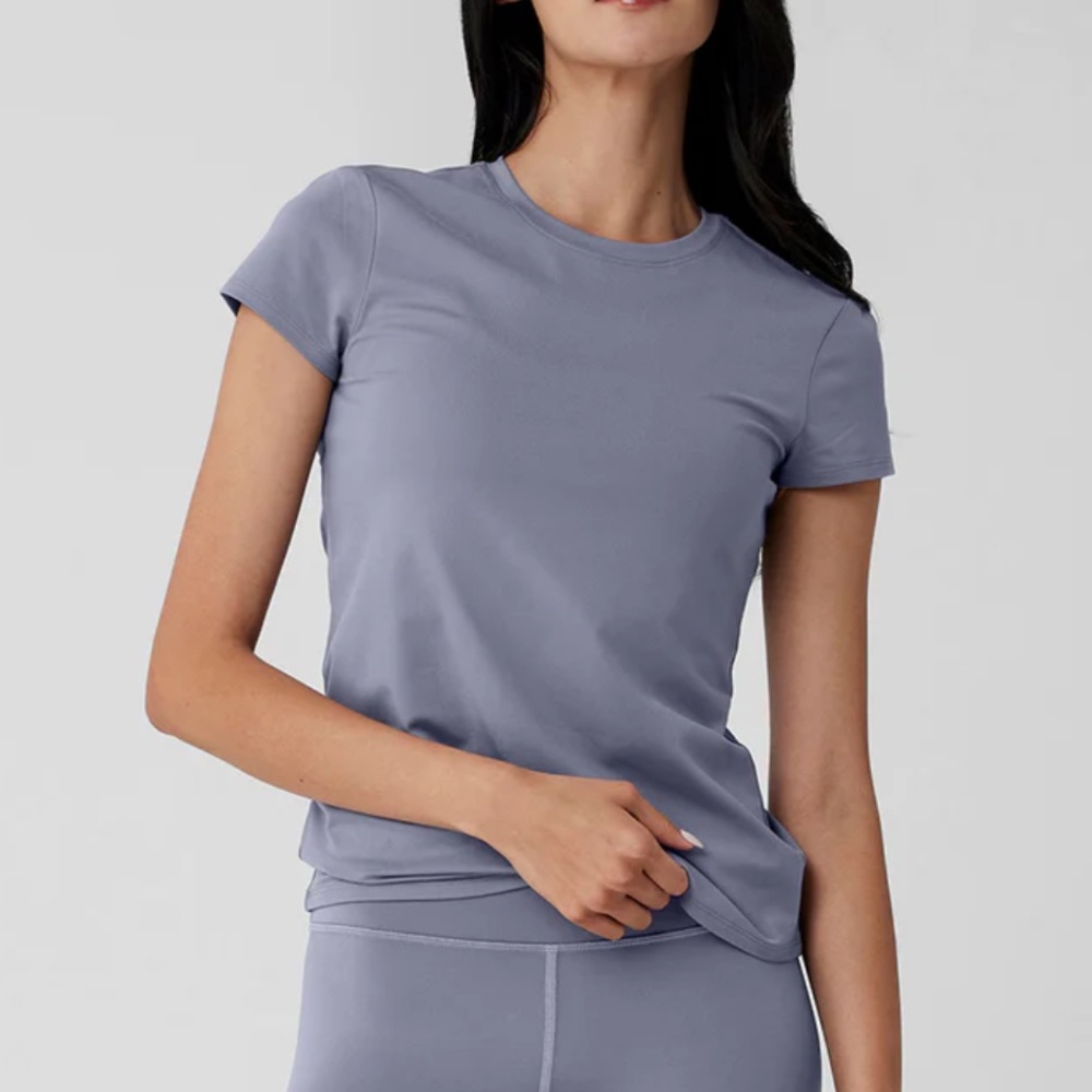 ALO Finesse Tee Fog Medium NEW